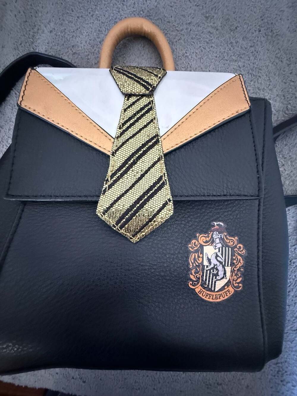 Harry Potter Hufflepuff Mini Backpack - Picture 2 of 4